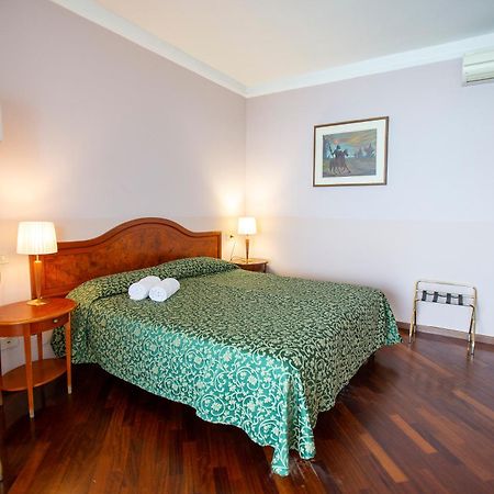 Villa Cappellina ตอสโกลาโน มาแดร์โน ภายนอก รูปภาพ